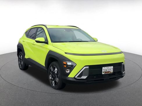 Used 2025 Hyundai Kona SEL image 3