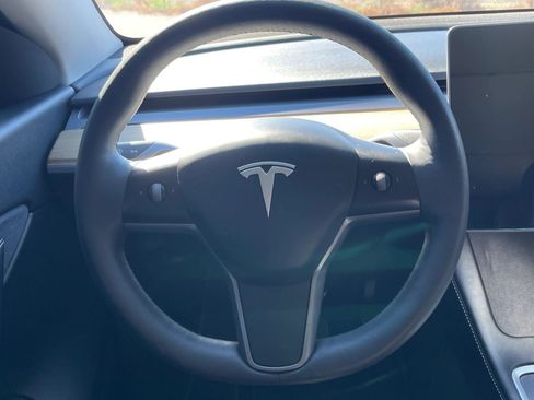 Used 2021 Tesla Model Y Long Range AWD/4WD image 27
