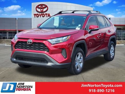 Used 2025 Toyota RAV4 XLE w/ Convenience Package FWD image 5