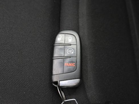 Used 2019 Jeep Renegade Latitude AWD/4WD image 56