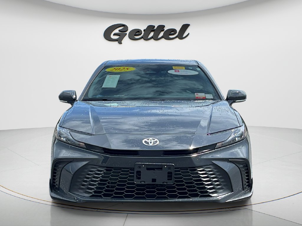 Used 2025 Toyota Camry SE FWD image 2