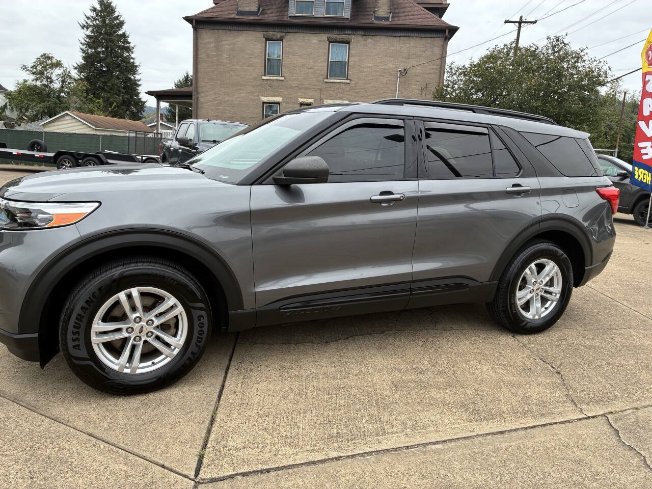 Used 2021 Ford Explorer XLT w/ Equipment Group 202A AWD/4WD image 3