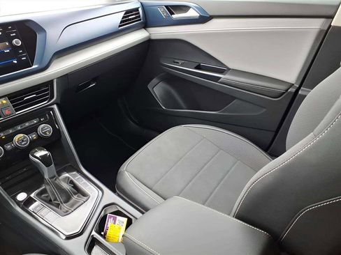 Used 2024 Volkswagen Taos SE image 12