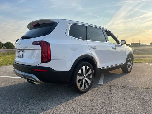 Used 2022 Kia Telluride EX w/ EX Premium Package FWD image 9