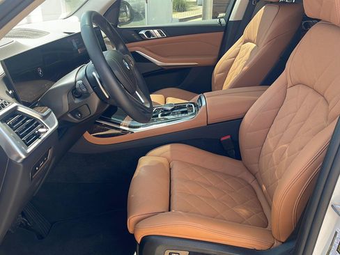 Used 2025 BMW X7 xDrive40i w/ Premium Package AWD/4WD image 2