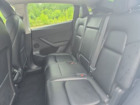 Used 2022 Tesla Model Y Long Range AWD/4WD image 16