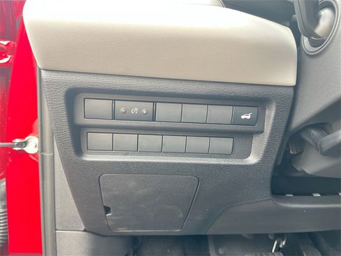 New 2025 Mitsubishi Outlander SE image 10