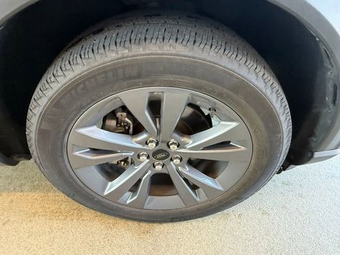 Used 2022 Ford Explorer XLT w/ Equipment Group 202A image 5