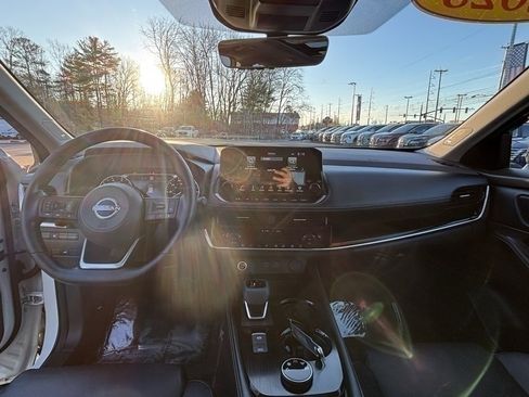 Used 2023 Nissan Rogue SL w/ SL Premium Package image 18