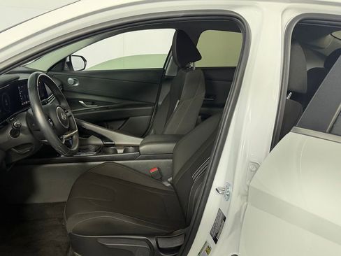 Used 2025 Hyundai Elantra SEL FWD image 21