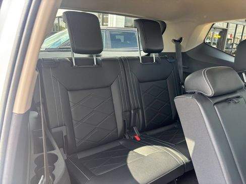Used 2026 Volkswagen Atlas SE FWD image 32