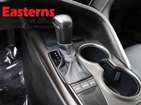 Used 2024 Toyota Camry SE w/ Cold Weather Package FWD image 13