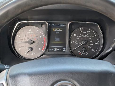Used 2018 Nissan Titan SV image 20