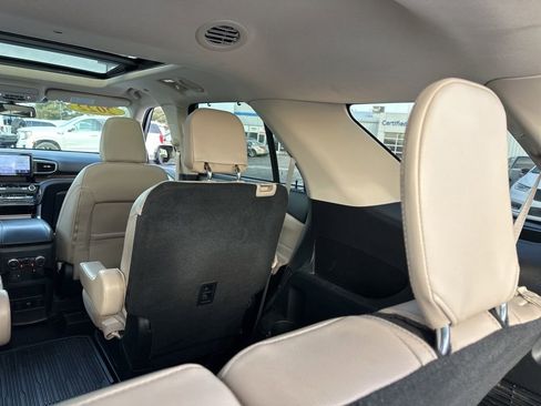 Used 2022 Ford Explorer Limited image 16