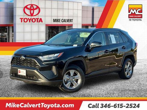 Certified 2025 Toyota RAV4 LE AWD/4WD image 1