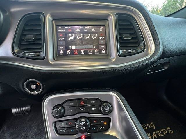 Used 2019 Dodge Challenger SXT w/ Driver Convenience Group RWD image 15