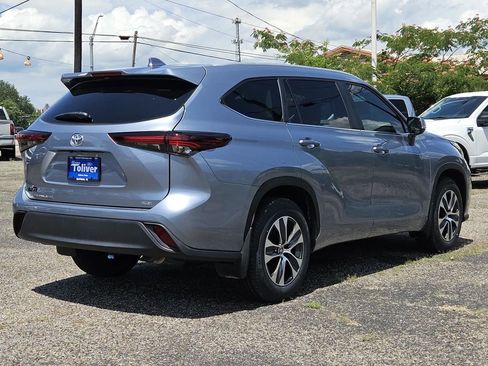Used 2024 Toyota Highlander XLE FWD image 8