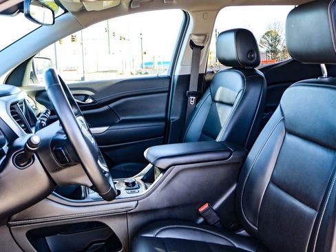 Used 2023 GMC Acadia SLT image 10