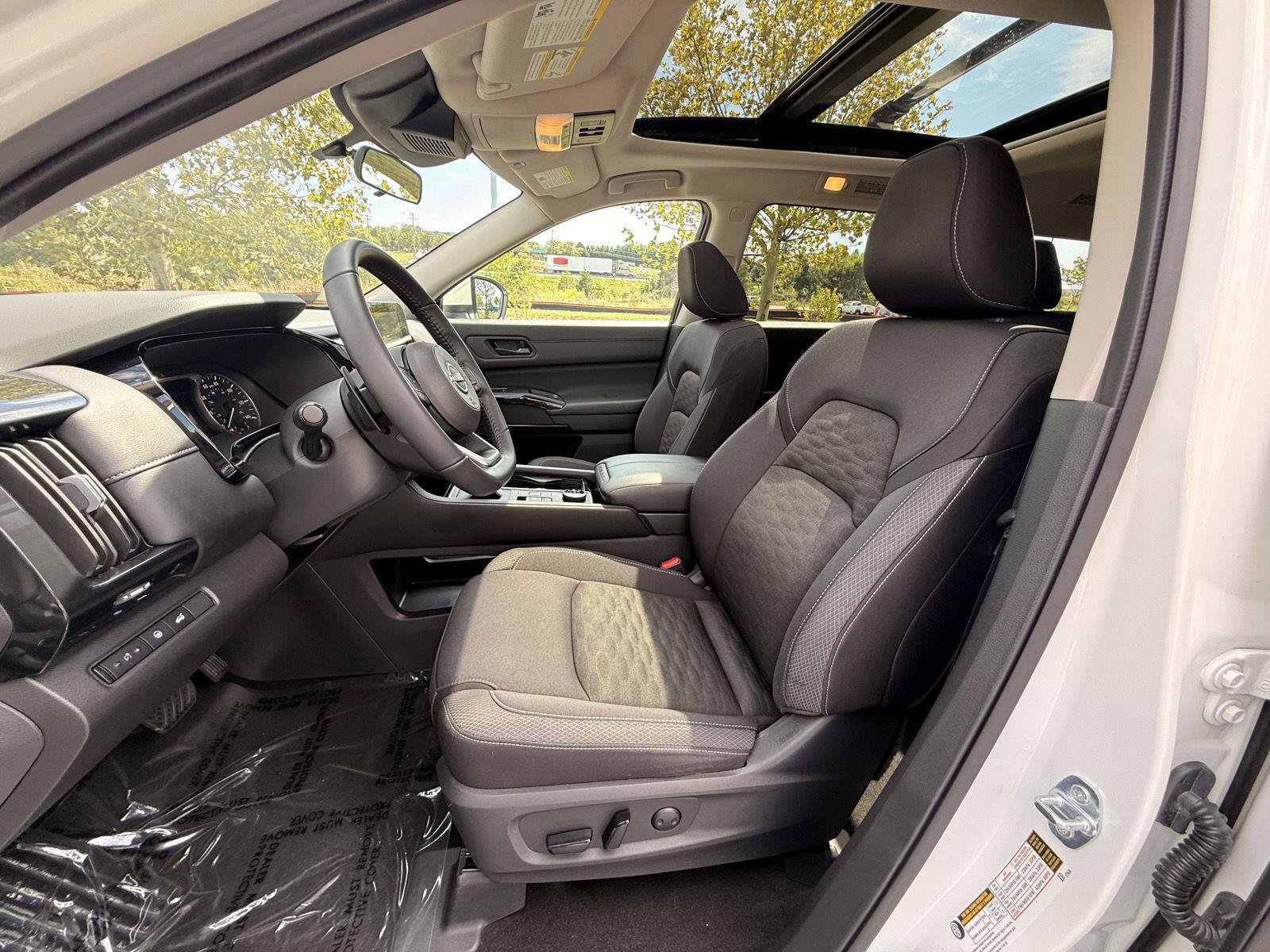 Used 2024 Nissan Pathfinder SV w/ SV Premium Package AWD/4WD image 14