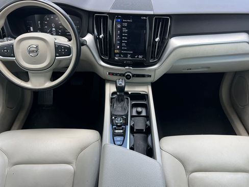 Used 2019 Volvo XC60 T5 Momentum w/ Advanced Package FWD image 4