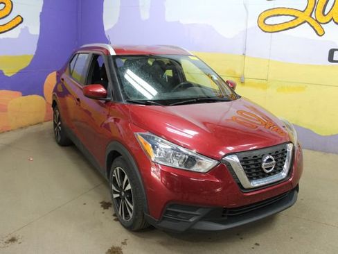 Used 2019 Nissan Kicks SV FWD image 2