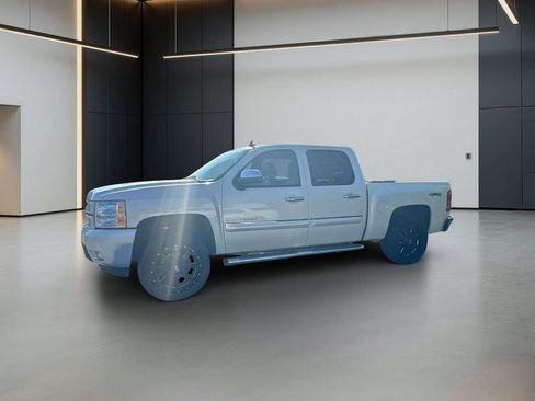 Used 2013 Chevrolet Silverado 1500 LTZ w/ LTZ White Diamond Edition AWD/4WD image 2