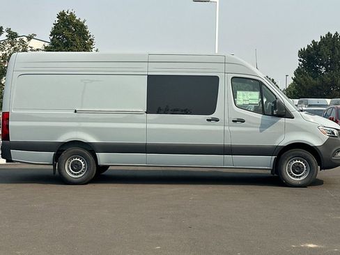 Used 2024 Mercedes-Benz Sprinter 2500 image 6