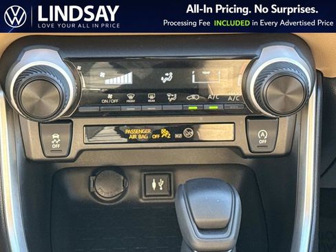 Used 2019 Toyota RAV4 LE AWD/4WD image 16