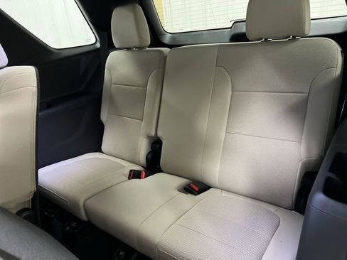 Used 2023 Chevrolet Traverse LS FWD image 28
