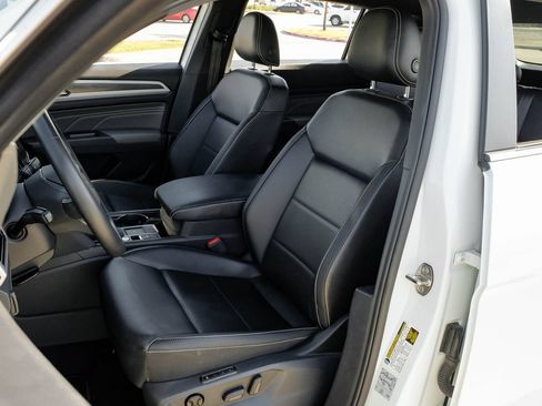 Used 2021 Volkswagen Atlas Cross Sport SEL FWD image 32