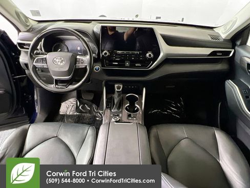 Used 2021 Toyota Highlander Platinum AWD/4WD image 7