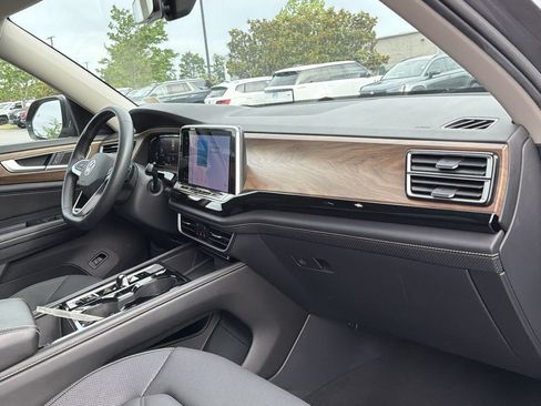 Used 2024 Volkswagen Atlas SE FWD image 21