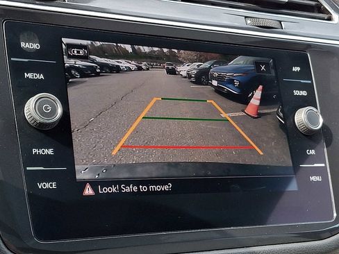 Used 2022 Volkswagen Tiguan SE R-Line AWD/4WD image 16