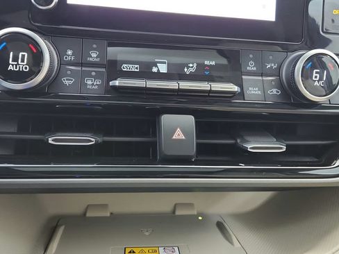 Certified 2024 Toyota Highlander XLE FWD image 37