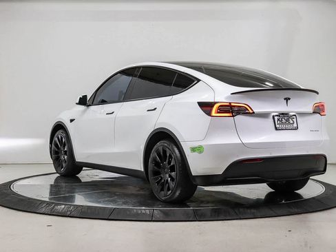 Used 2023 Tesla Model Y Long Range AWD/4WD image 2
