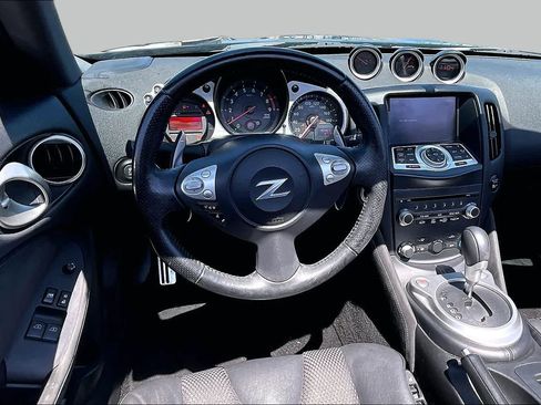 Used 2018 Nissan 370Z Touring Sport RWD image 5