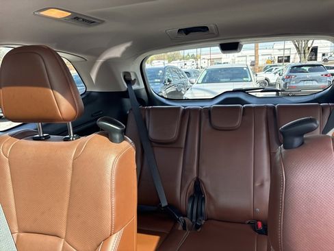 Used 2019 Subaru Ascent Touring w/ Popular Package #2 AWD/4WD image 16