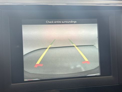 Used 2019 Chrysler Pacifica Touring-L FWD image 15