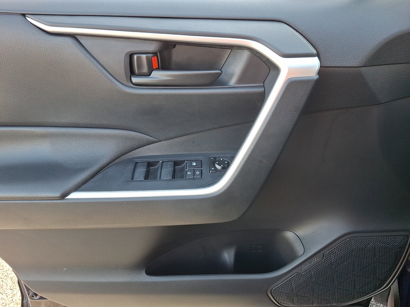 Used 2021 Toyota RAV4 SE w/ Weather & Moonroof Package AWD/4WD image 12