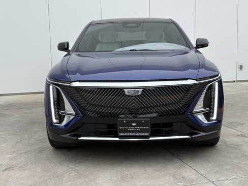 Certified 2024 Cadillac Lyriq Luxury AWD/4WD image 3