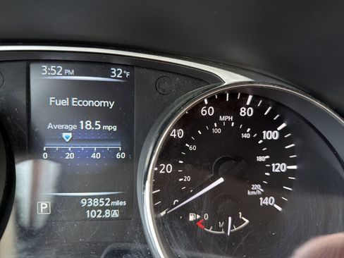 Used 2016 Nissan Rogue SL image 9