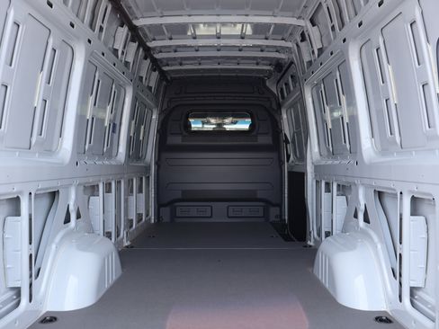 Used 2024 Mercedes-Benz eSprinter 170 Cargo image 15