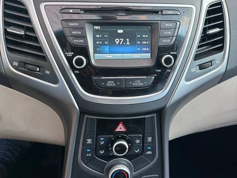 Used 2014 Hyundai Elantra SE w/ Option Group 02 FWD image 6