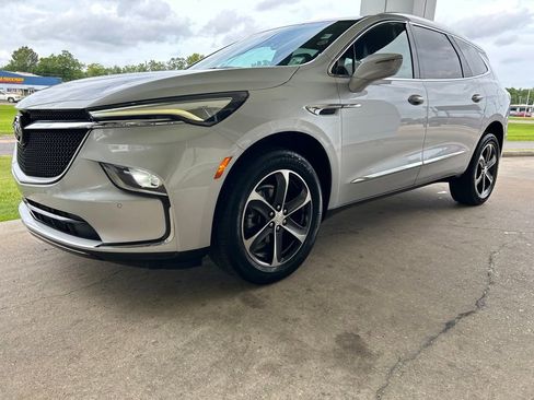 Used 2022 Buick Enclave Essence w/ Sport Touring Edition FWD image 4