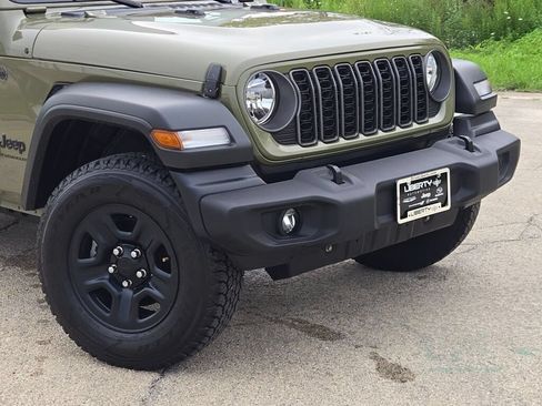 Used 2025 Jeep Wrangler Sport AWD/4WD image 2