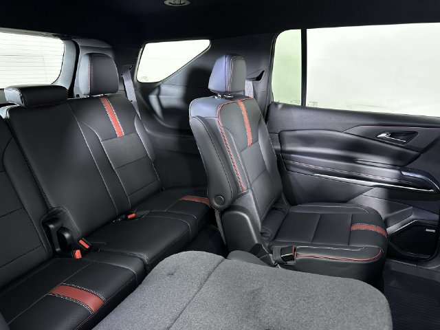 New 2027 Chevrolet Traverse RS w/ LPO, Floor Liner Package FWD image 29