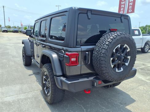 Used 2025 Jeep Wrangler Unlimited Rubicon AWD/4WD image 2