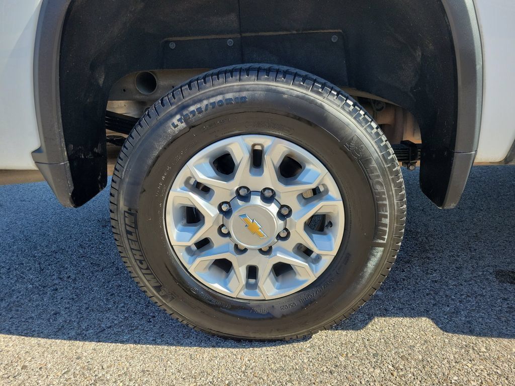 Used 2025 Chevrolet Silverado 2500 LT AWD/4WD image 5