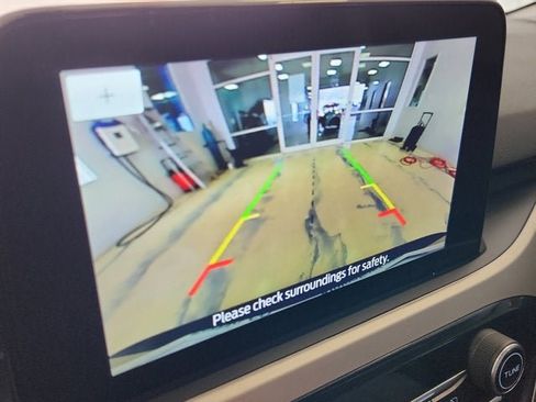 Used 2022 Ford Escape SE w/ Cold Weather Package image 19