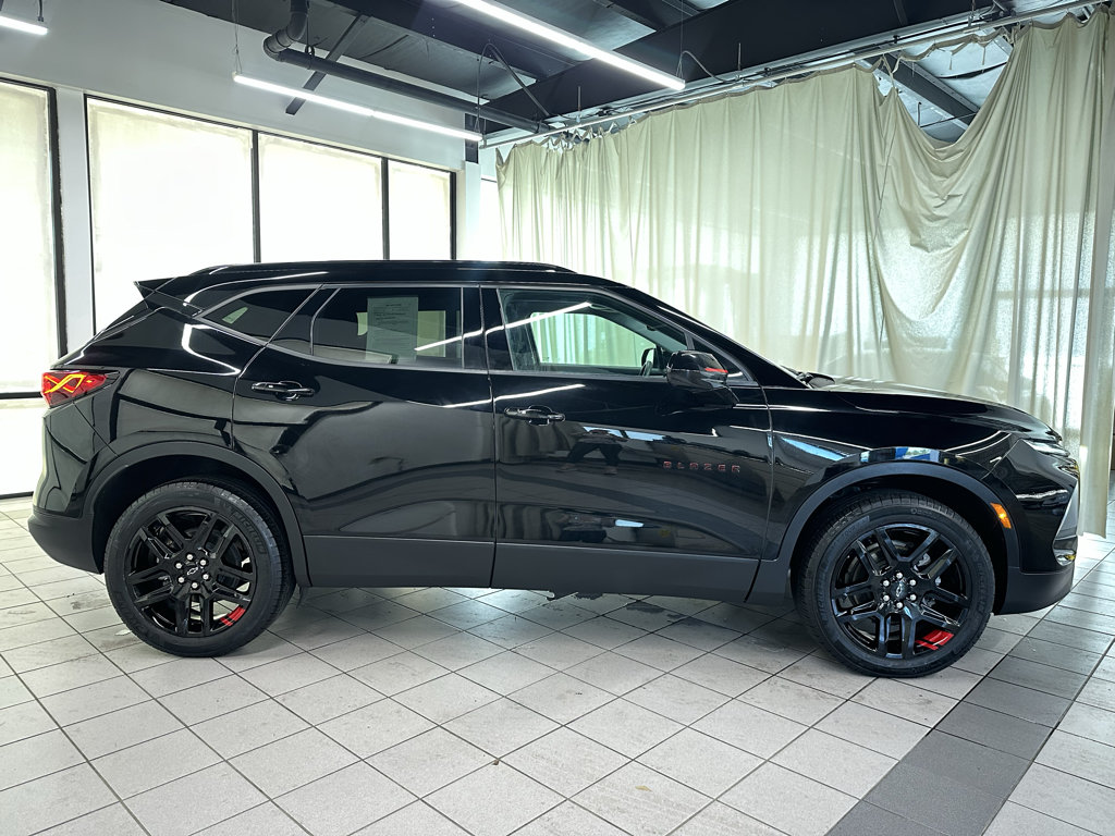 Used 2024 Chevrolet Blazer LT w/ Redline Edition FWD image 3